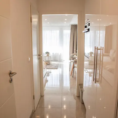 Stylisches Apartment, Naehe Mb Werk, Ausstattung, Zentral Und Sonnig *
