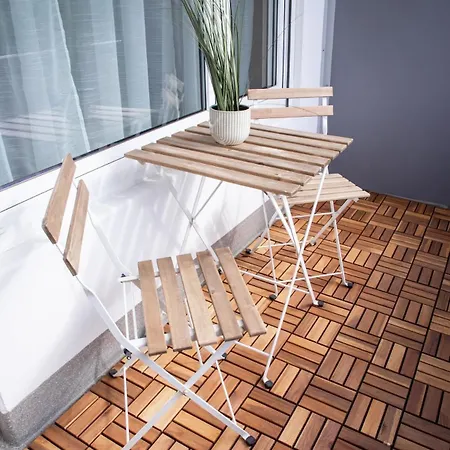 Stylisches Apartment, Naehe Mb Werk, Ausstattung, Zentral Und Sonnig *